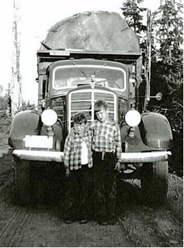 Figure 4.5.  1940 Mack log truck (Spoestra).